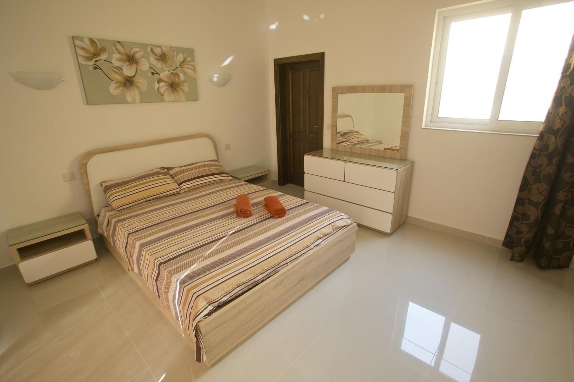 Dolphin Court Apartman Marsalforn Szoba fotó